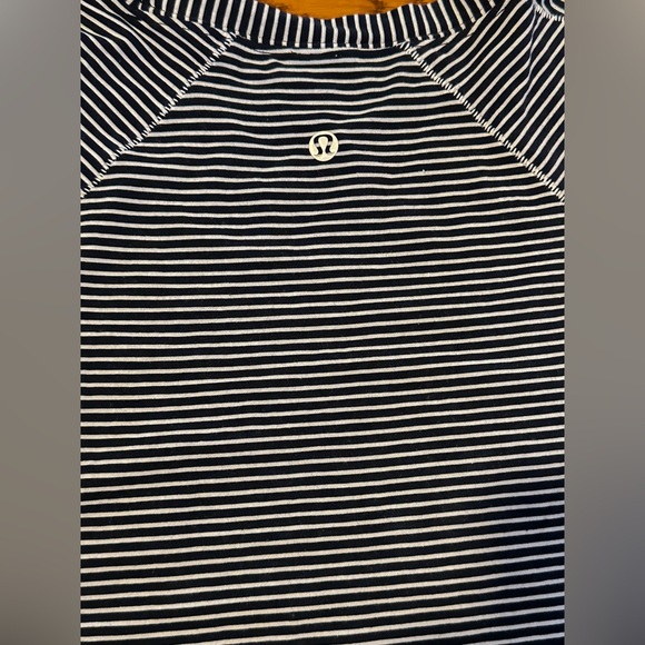 Lululemon 🍋 Ok Hi Crop Tee Navy Blue and White Stripe Size 4 - Picture 4 of 10